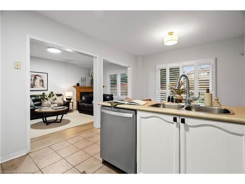 6411 Seaver Road, Mississauga, ON - Indoor Photo Showing Kitchen With Double Sink