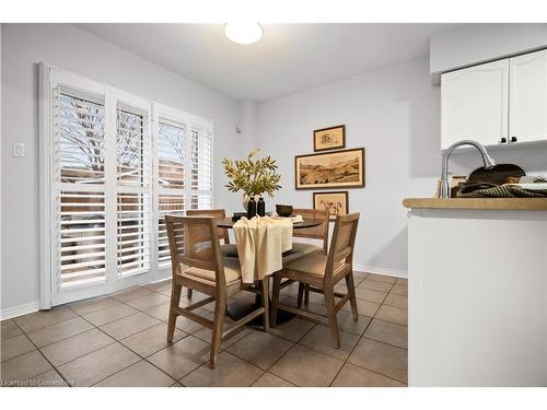 6411 Seaver Road, Mississauga, ON - Indoor Photo Showing Dining Room