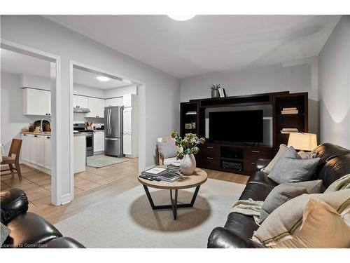 6411 Seaver Road, Mississauga, ON - Indoor Photo Showing Living Room