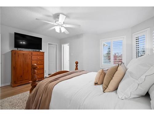 6411 Seaver Road, Mississauga, ON - Indoor Photo Showing Bedroom