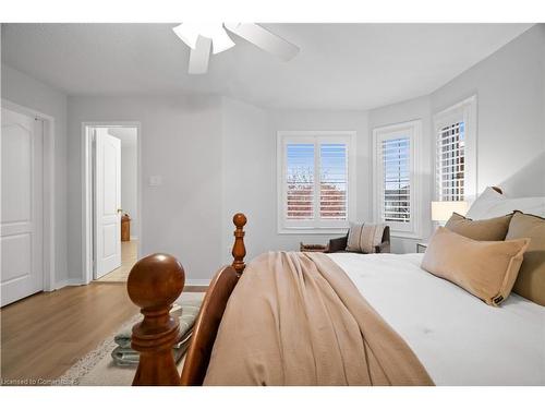 6411 Seaver Road, Mississauga, ON - Indoor Photo Showing Bedroom