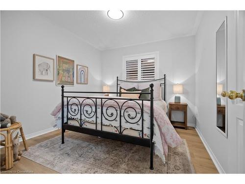 6411 Seaver Road, Mississauga, ON - Indoor Photo Showing Bedroom