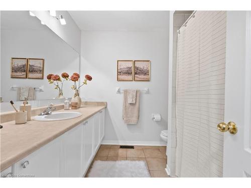 6411 Seaver Road, Mississauga, ON - Indoor Photo Showing Bathroom