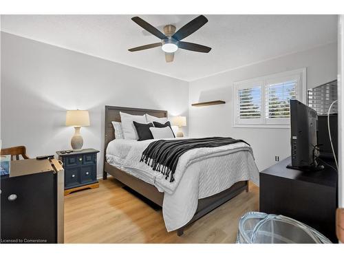 6411 Seaver Road, Mississauga, ON - Indoor Photo Showing Bedroom