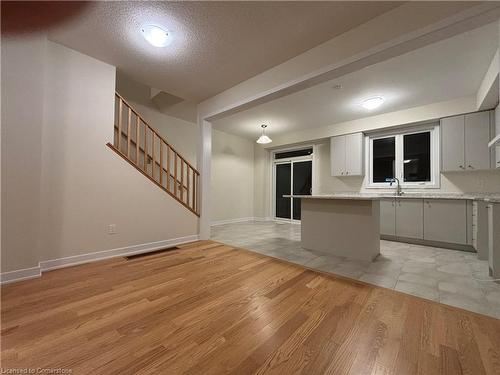 148 Eastbridge Avenue, Welland, ON - Indoor Photo Showing Kitchen