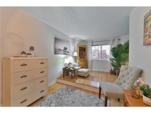 47 Manorwood Court, Caledon, ON - Indoor Photo Showing Living Room