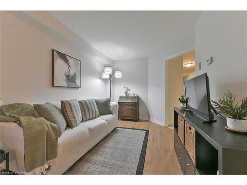 47 Manorwood Court, Caledon, ON - Indoor Photo Showing Living Room