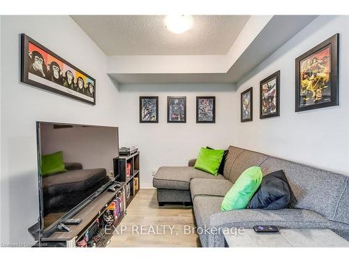 314-30 Meadowglen Place Place, Toronto, ON - Indoor Photo Showing Living Room