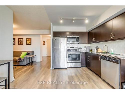 314-30 Meadowglen Place Place, Toronto, ON - Indoor Photo Showing Kitchen