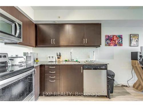 314-30 Meadowglen Place Place, Toronto, ON - Indoor Photo Showing Kitchen