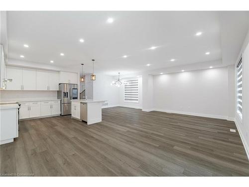 30 Granite Ridge Trail, Waterdown, ON - Indoor Photo Showing Kitchen With Upgraded Kitchen