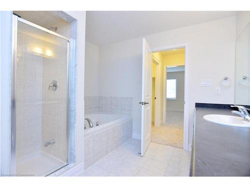 7724 Black Maple Drive, Niagara Falls, ON - Indoor Photo Showing Bathroom