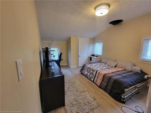 1413 Stoney Creek Road, Caledonia, ON - Indoor Photo Showing Bedroom