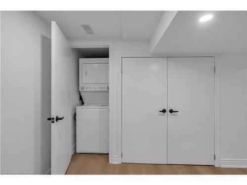 1248 Sorrel Road, London, ON - Indoor Photo Showing Laundry Room