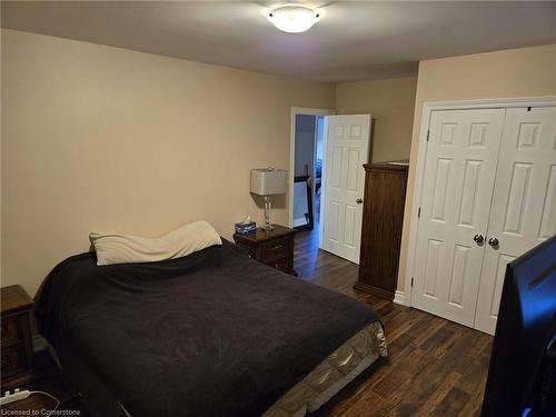 6285 Cadham Street, Niagara Falls, ON - Indoor Photo Showing Bedroom