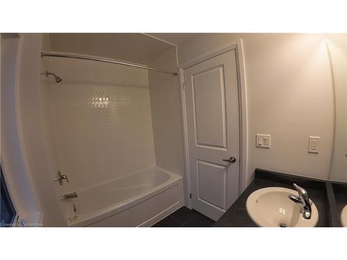 889 Knights Lane, Woodstock, ON - Indoor Photo Showing Bathroom