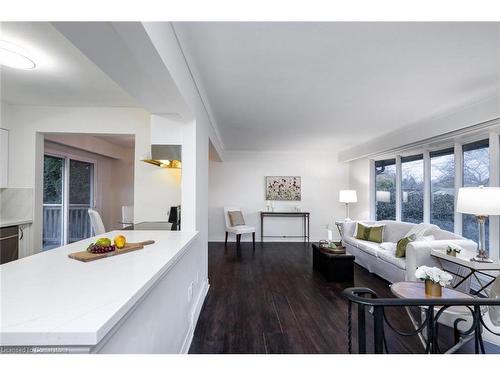 685 Vine Street, St. Catharines, ON - Indoor Photo Showing Living Room