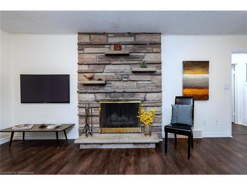 685 Vine Street, St. Catharines, ON - Indoor Photo Showing Living Room With Fireplace