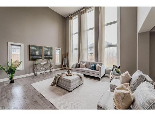 913 River Ridge Court Court, Kitchener, ON - Indoor Photo Showing Living Room