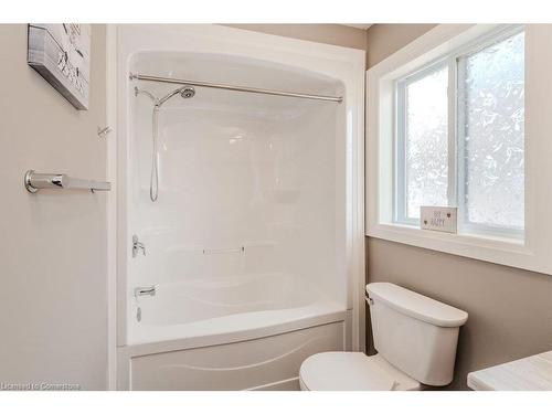 913 River Ridge Court Court, Kitchener, ON - Indoor Photo Showing Bathroom