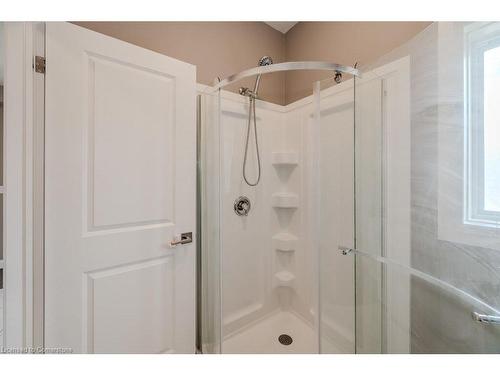 913 River Ridge Court Court, Kitchener, ON - Indoor Photo Showing Bathroom