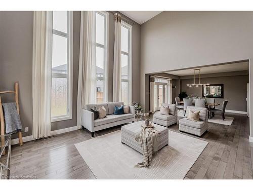 913 River Ridge Court Court, Kitchener, ON - Indoor Photo Showing Living Room