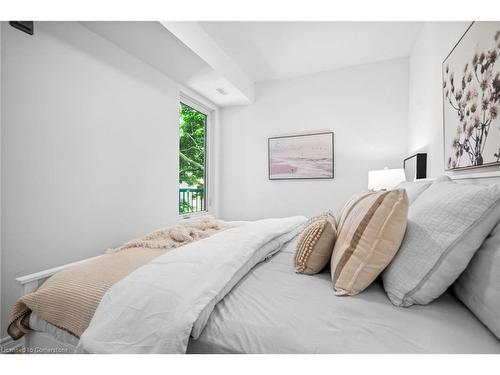 307-215 Broadway Street, Mississauga, ON - Indoor Photo Showing Bedroom