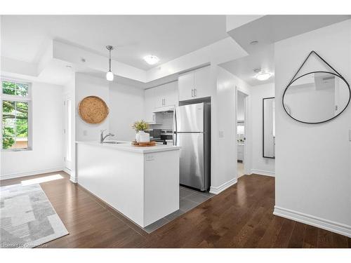 307-215 Broadway Street, Mississauga, ON - Indoor Photo Showing Kitchen