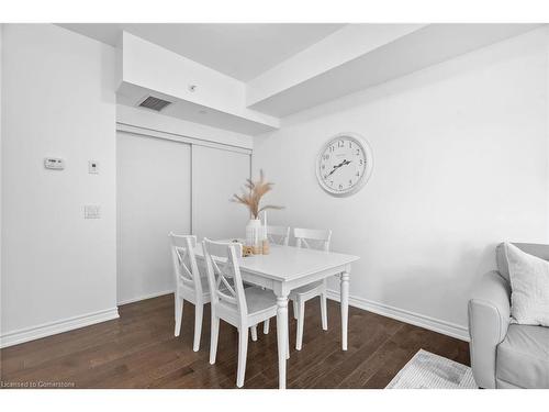 307-215 Broadway Street, Mississauga, ON - Indoor Photo Showing Dining Room