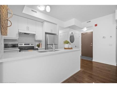 307-215 Broadway Street, Mississauga, ON - Indoor Photo Showing Kitchen With Stainless Steel Kitchen