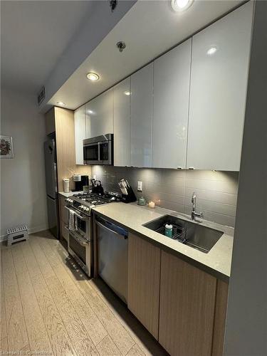 511-88 Colgate Avenue, Toronto, ON - Indoor Photo Showing Kitchen With Stainless Steel Kitchen