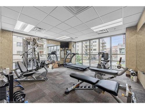 601-360 Pearl Street, Burlington, ON - Indoor Photo Showing Gym Room