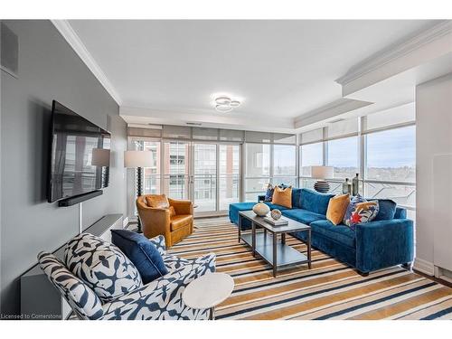 601-360 Pearl Street, Burlington, ON - Indoor Photo Showing Living Room