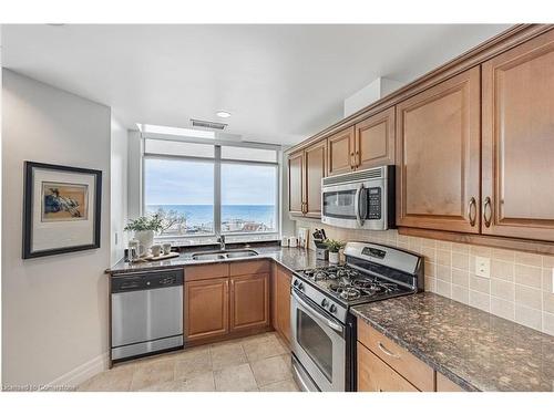 601-360 Pearl Street, Burlington, ON - Indoor Photo Showing Kitchen With Double Sink