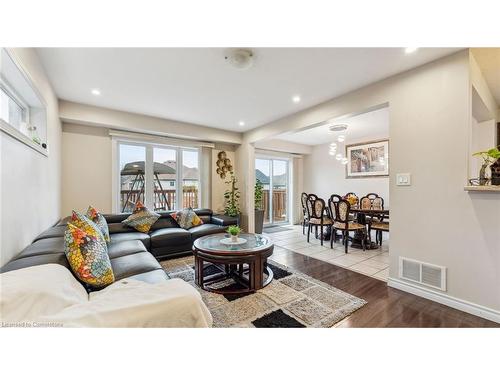 65 Curzon Crescent, Guelph, ON - Indoor Photo Showing Living Room