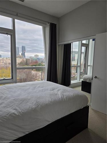 411-365 Prince Of Wales Drive, Mississauga, ON - Indoor Photo Showing Bedroom