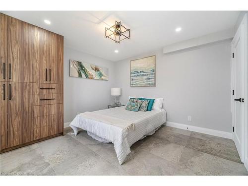 1204 West 5Th Street, Hamilton, ON - Indoor Photo Showing Bedroom