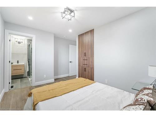 1204 West 5Th Street, Hamilton, ON - Indoor Photo Showing Bedroom