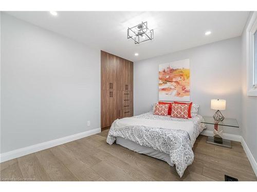 1204 West 5Th Street, Hamilton, ON - Indoor Photo Showing Bedroom