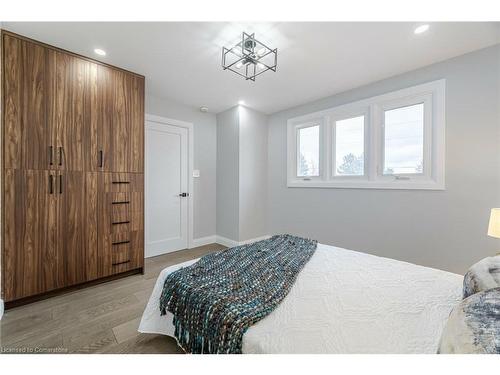 1204 West 5Th Street, Hamilton, ON - Indoor Photo Showing Bedroom