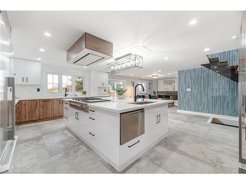 1204 West 5Th Street, Hamilton, ON - Indoor Photo Showing Kitchen With Upgraded Kitchen