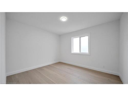 9-242 Mount Pleasant St Street, Brantford, ON - Indoor Photo Showing Other Room