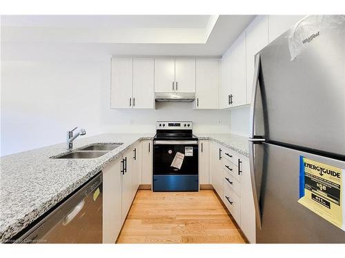 1421 Oakmont Common, Burlington, ON - Indoor Photo Showing Kitchen With Stainless Steel Kitchen With Double Sink