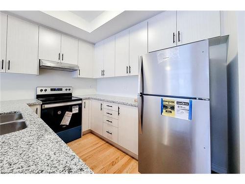 1421 Oakmont Common, Burlington, ON - Indoor Photo Showing Kitchen With Stainless Steel Kitchen With Double Sink