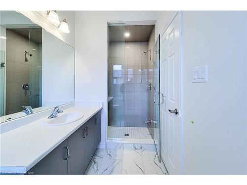 1421 Oakmont Common, Burlington, ON - Indoor Photo Showing Bathroom