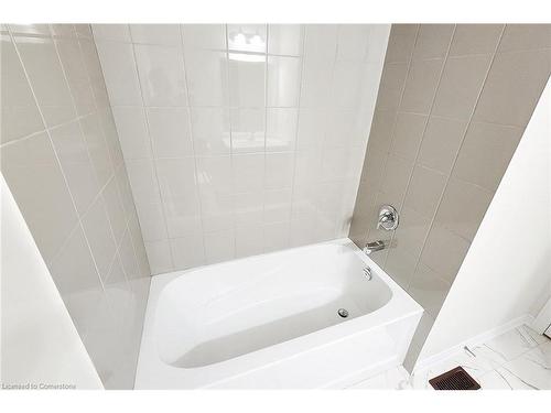 1421 Oakmont Common, Burlington, ON - Indoor Photo Showing Bathroom