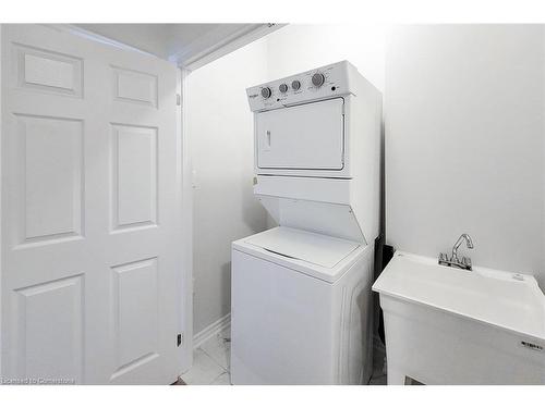 1421 Oakmont Common, Burlington, ON - Indoor Photo Showing Laundry Room