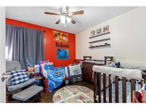 489 Chiddington Avenue, London, ON - Indoor Photo Showing Bedroom