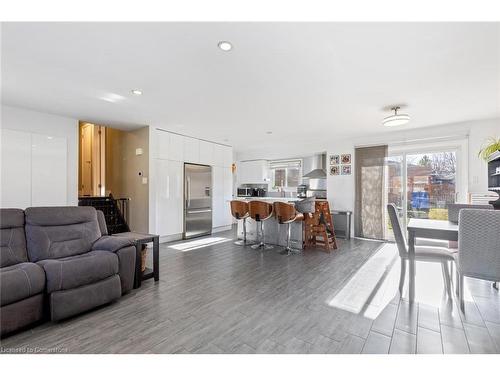 489 Chiddington Avenue, London, ON - Indoor Photo Showing Living Room