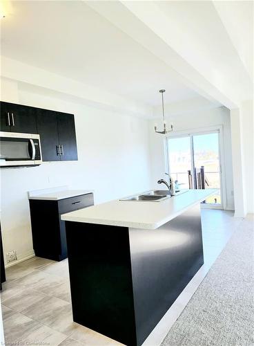 7380 Marvel Drive, Niagara Falls, ON - Indoor Photo Showing Kitchen With Double Sink